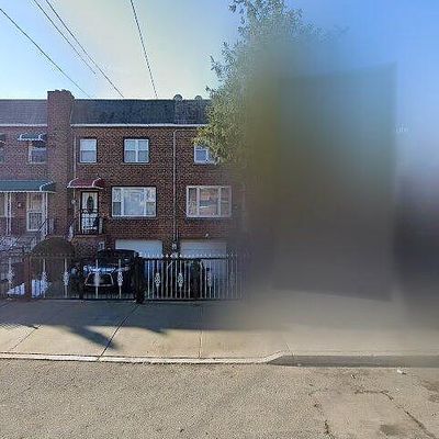 942 E 216 Th St, Bronx, NY 10469