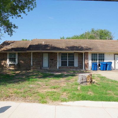 943 N Bryant St, Pleasanton, TX 78064