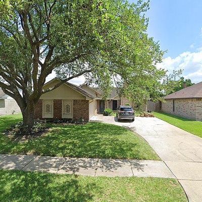 10825 E Idlewood Dr, La Porte, TX 77571