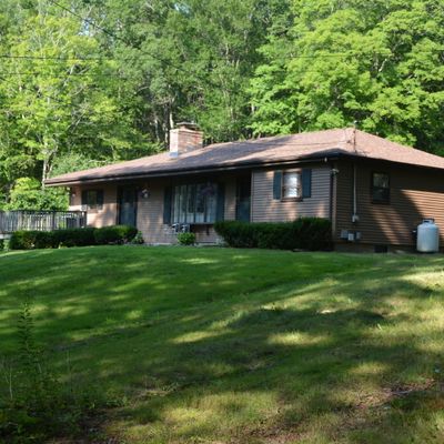 116 New Rd, Moosup, CT 06354