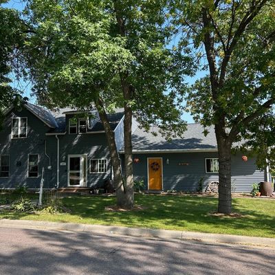 117 Ne 3 Rd St, Buffalo Lake, MN 55314