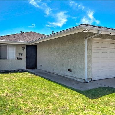 11740 215 Th St, Lakewood, CA 90715