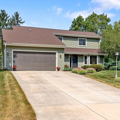 11850 W Woodland Cir, Hales Corners, WI 53130