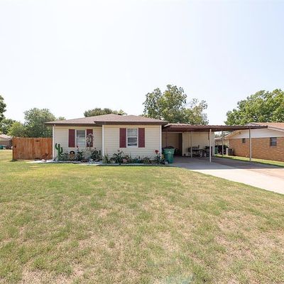 1005 E Wichita St, Henrietta, TX 76365