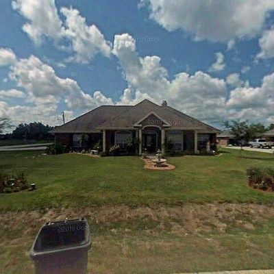 101 Daphne St, Patterson, LA 70392