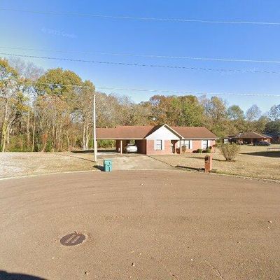 102 Corine Cv, Grenada, MS 38901