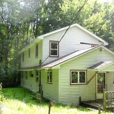 130 Berry Hill Rd, Lakeville, PA 18438