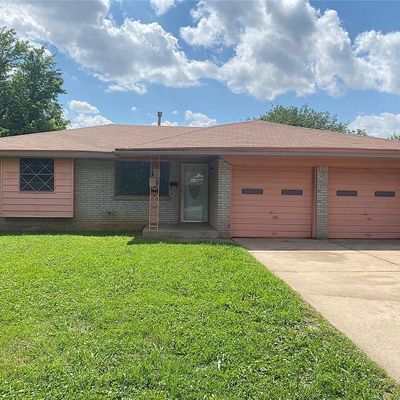 1305 Regency Blvd, Moore, OK 73160