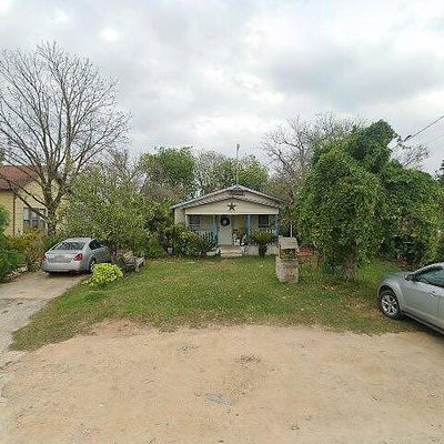 1204 7 Th St, Floresville, TX 78114