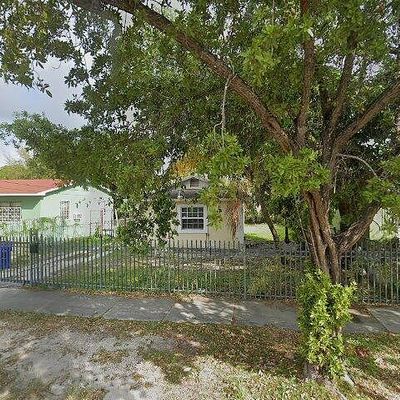 121 Nw 68 Th St, Miami, FL 33150