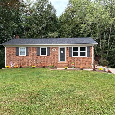 123 Hayden Ln, Mount Airy, NC 27030