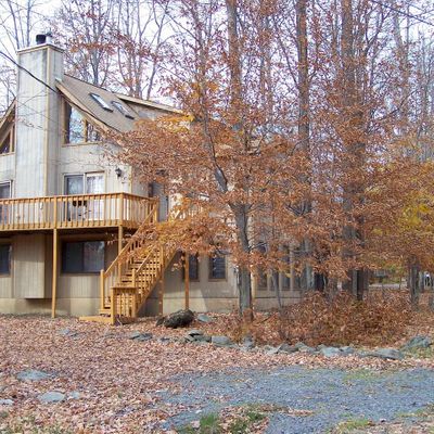 162 Choctaw Dr, Pocono Lake, PA 18347