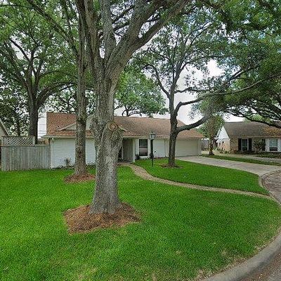 1719 Shadow Bend Dr, Houston, TX 77043