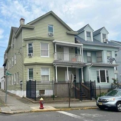 15 Leslie St, Paterson, NJ 07503