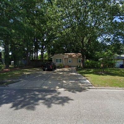 15 Lee Rd, Newport News, VA 23605