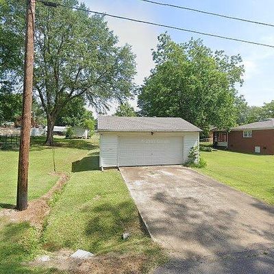 150 Pine St S, Bruceton, TN 38317