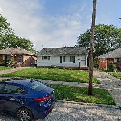 15517 Greendale Rd, Maple Heights, OH 44137