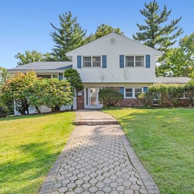 2 Duke Ct, Park Ridge, NJ 07656