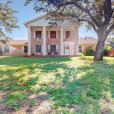 2 Linderhof Cir, Bedford, TX 76022