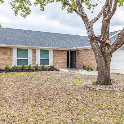 2446 Hallmark St, Grand Prairie, TX 75052