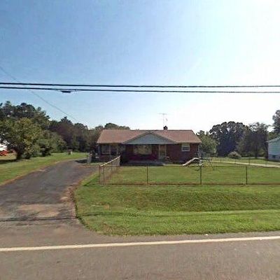 2497 Grit Rd, Hurt, VA 24563