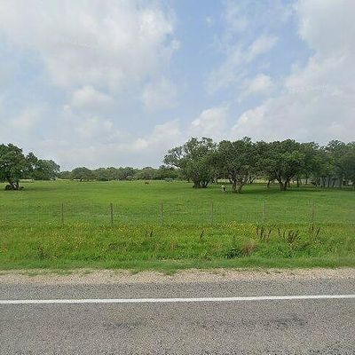 2646 Fm 822, Edna, TX 77957