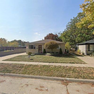 27101 Perry St, Roseville, MI 48066