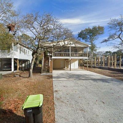 220 Ne 38th Street Oak Island, Island, NC 28465