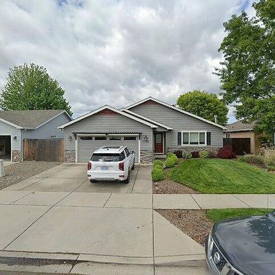 2243 Manchester Dr, Medford, OR 97501