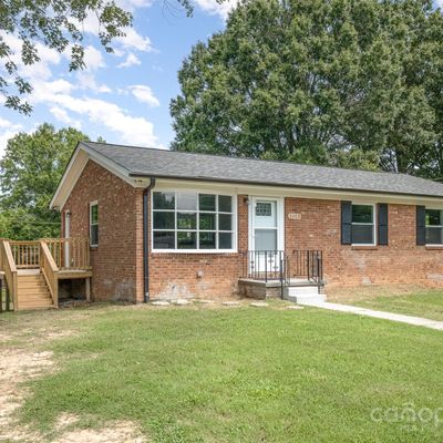 2303 Woodlawn St, Kannapolis, NC 28083