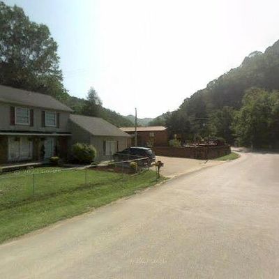 231 Keene Village Dr, Raccoon, KY 41557