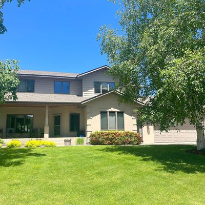 304 Country Club Dr Ne, Willmar, MN 56201