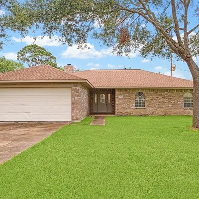 307 Dover Ln, Friendswood, TX 77546