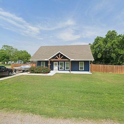 320 Elm St, Lindsay, TX 76250