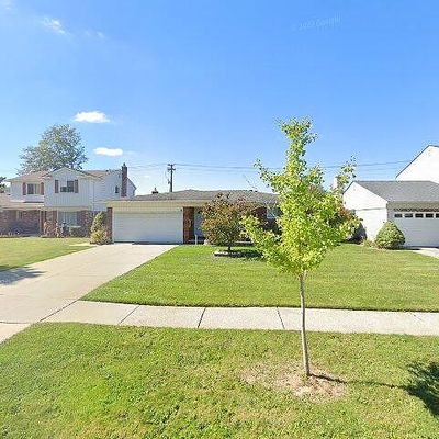 33147 Chatsworth Dr, Sterling Heights, MI 48312