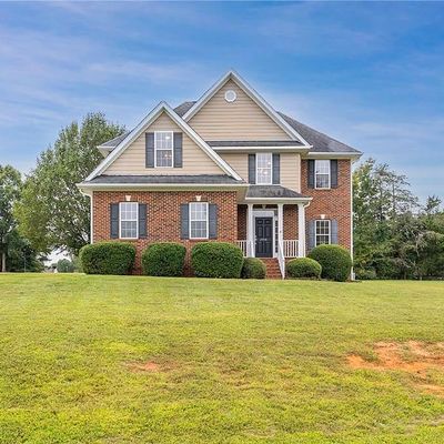 2910 Walbrook Ter, Browns Summit, NC 27214