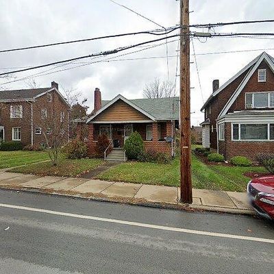 30 Commonwealth Ave, Duquesne, PA 15110