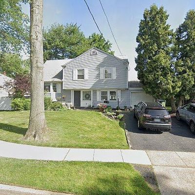 4 Meyer Rd, Edison, NJ 08817