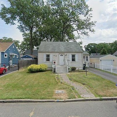 40 Chase Ave, Avenel, NJ 07001