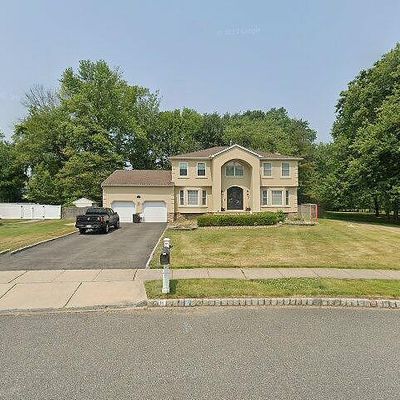 41 Longstreet Rd, Manalapan, NJ 07726