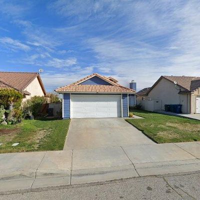 4949 Essex Dr, Palmdale, CA 93552