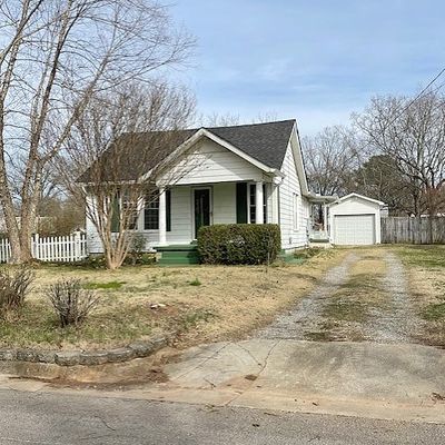 506 1 St St, Lawrenceburg, TN 38464