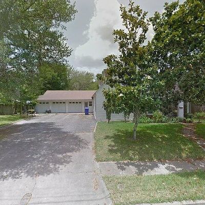 506 Edgar St, Yoakum, TX 77995