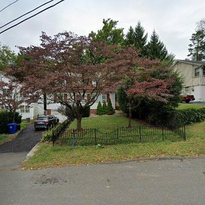 51 Lockwood Ln, Norwalk, CT 06851