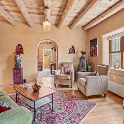 420 Apodaca Hill St, Santa Fe, NM 87501