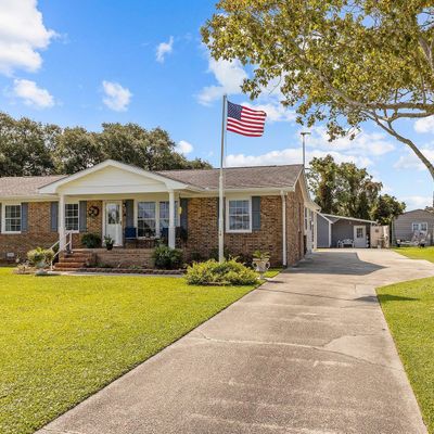 428 Bayview Dr, Harkers Island, NC 28531