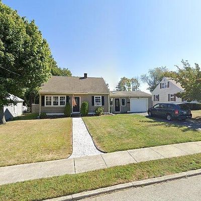 44 Greenway Dr, Bristol, RI 02809