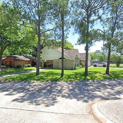 4501 Coachman Dr, Baytown, TX 77521