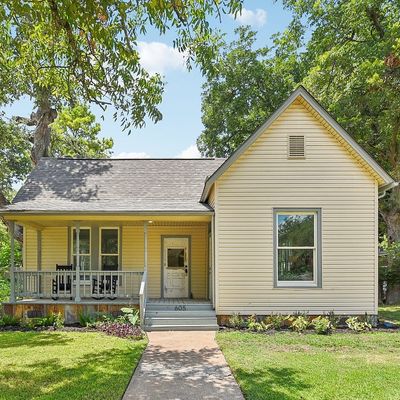 605 Olive St, Smithville, TX 78957