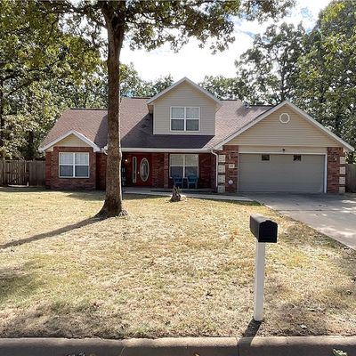 608 Cherokee Dr, Gentry, AR 72734